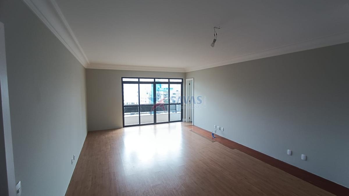 AMPLO APTO DE 03 DORMITÓRIOS EM REGIÃO NOBRE